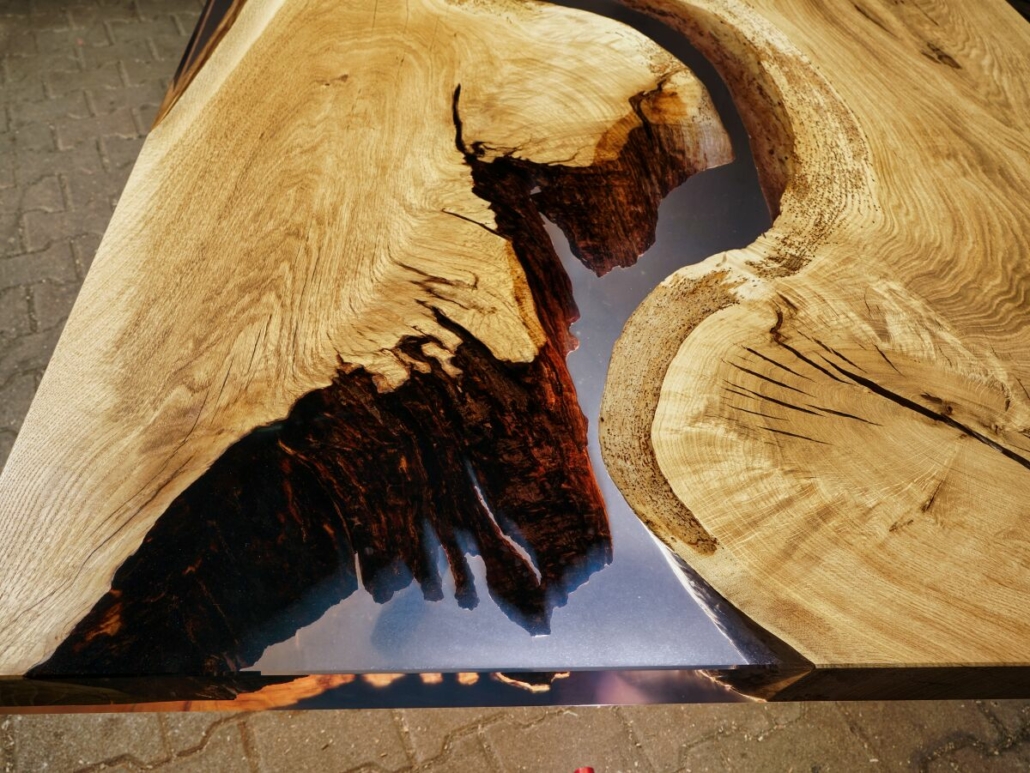 Epoxidharz Esstisch Eiche (Wurm). 2,60 x 1,15m. inkl. Gestell. Unique WoodFlow- bayerischer Wald