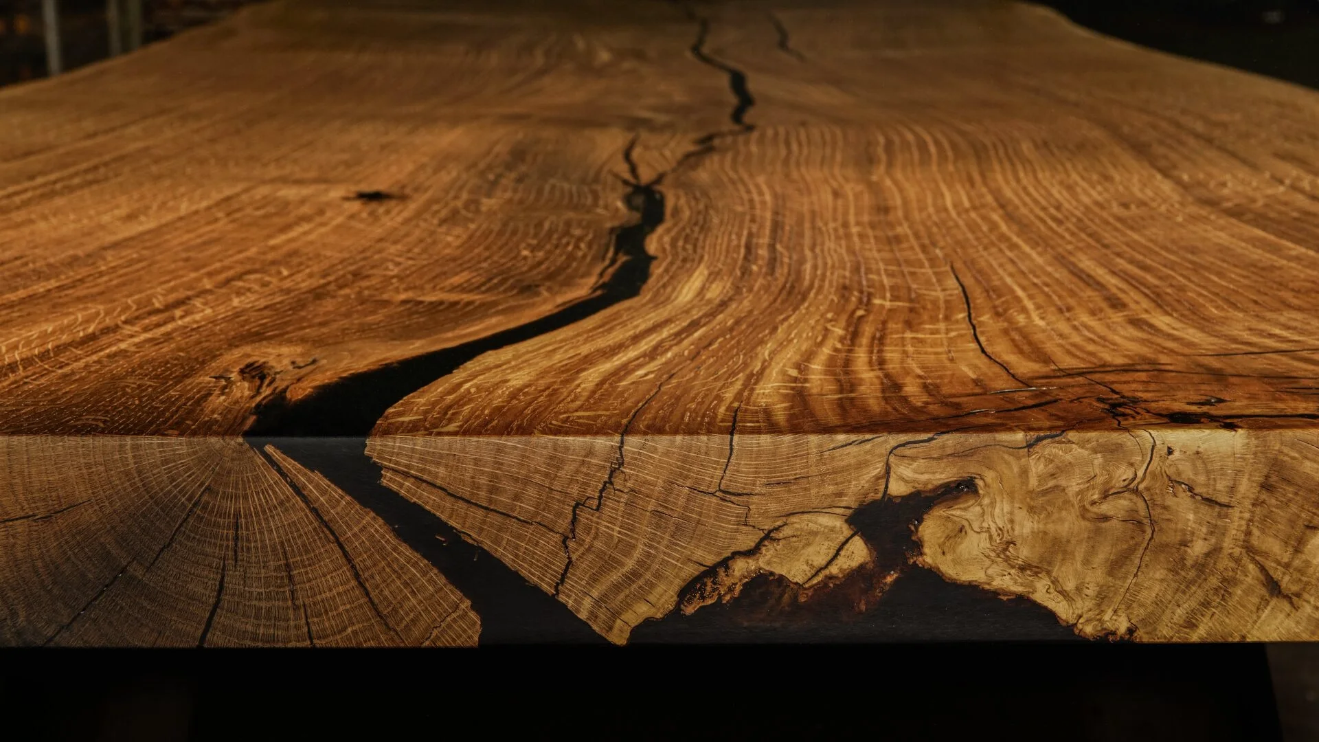 Baumscheibentische Eiche von Unique Woodflow- bayerischer Wald. Esstisch mit Epoxidharz, 3,10 x 1,24m.