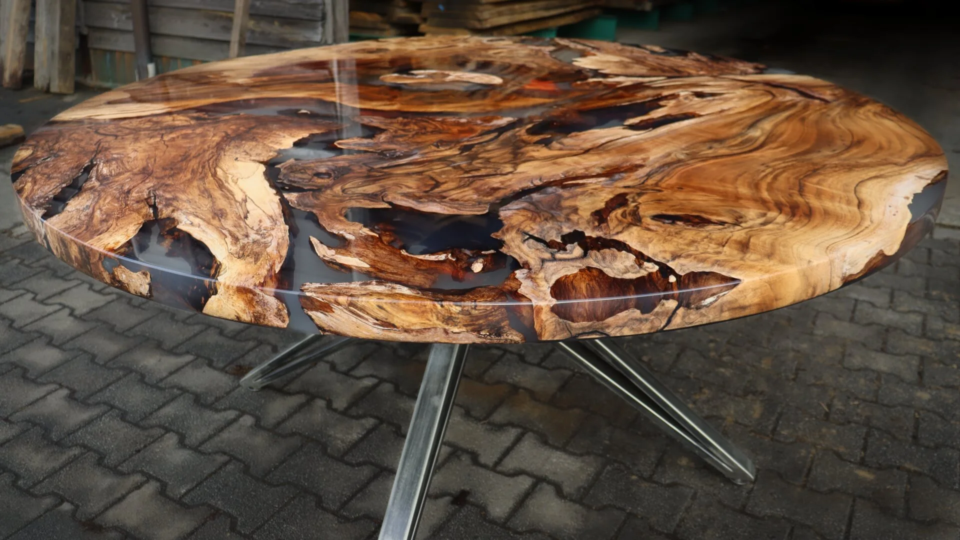 Runder Esstisch aus Walnusswurzel mit Epoxidharz, 160 cm Durchmesser